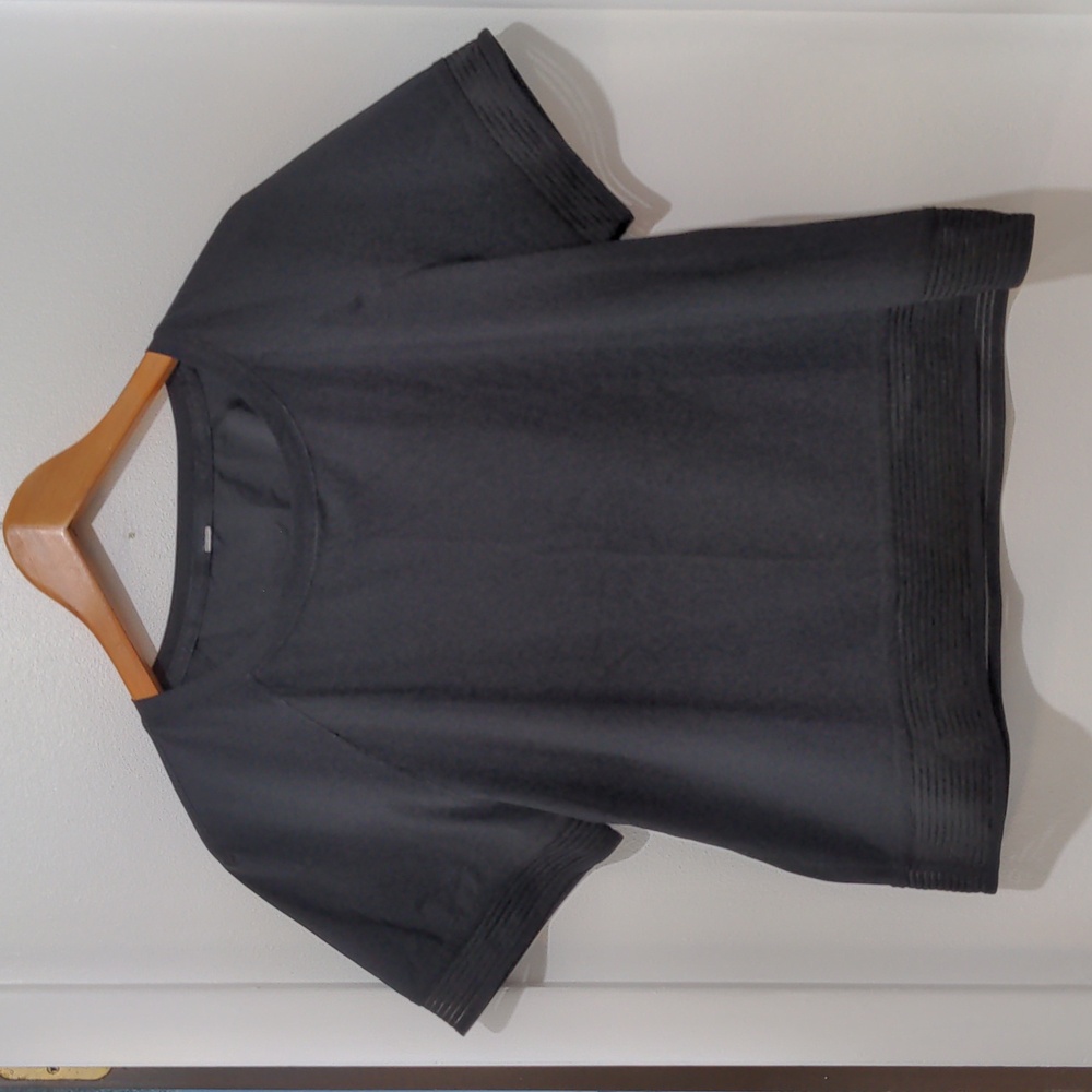 EUC Lululemon SS Stripe In Stride